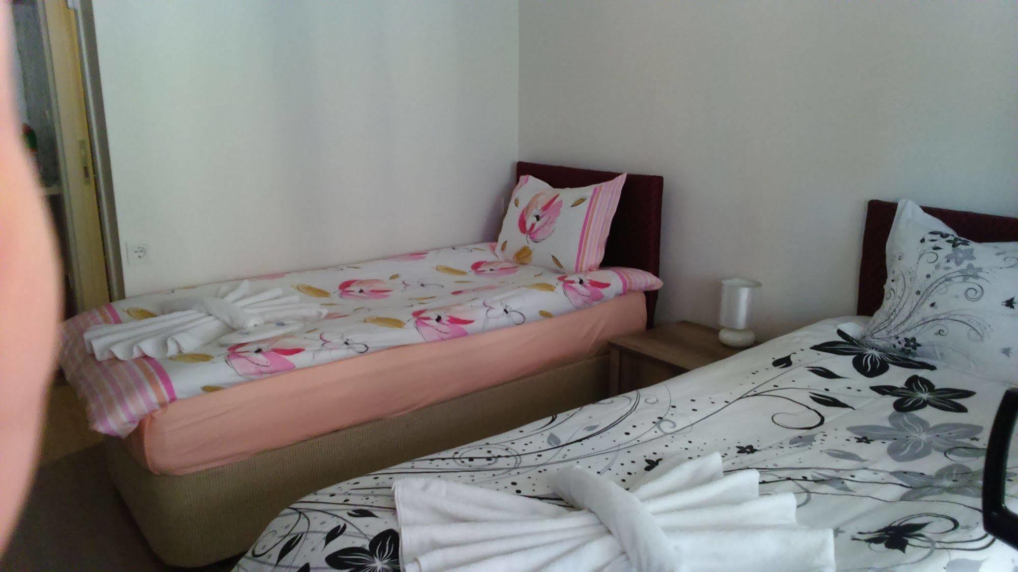 Nelly Guesthouse Стамбул Экстерьер фото